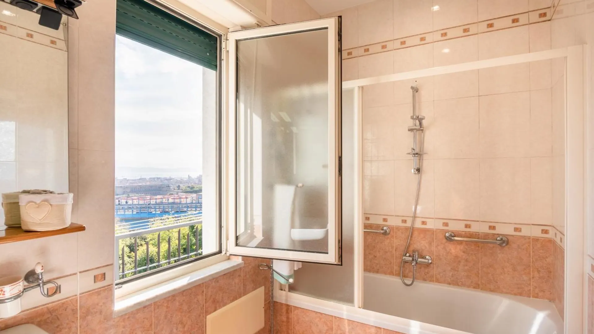 Bright Apartment Private Parking Naples - Happy Rentals