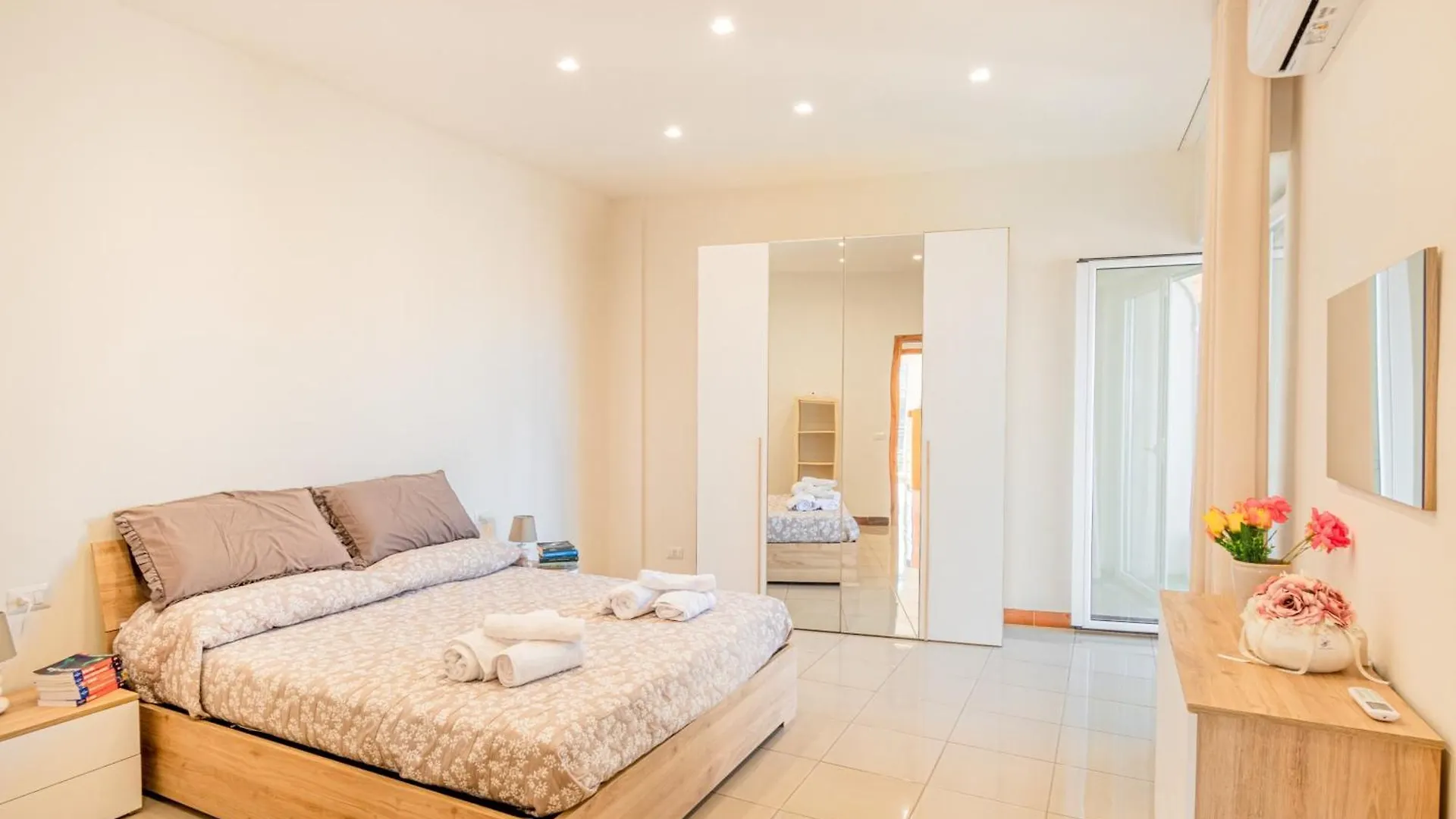 Bright Apartment Private Parking Naples - Happy Rentals