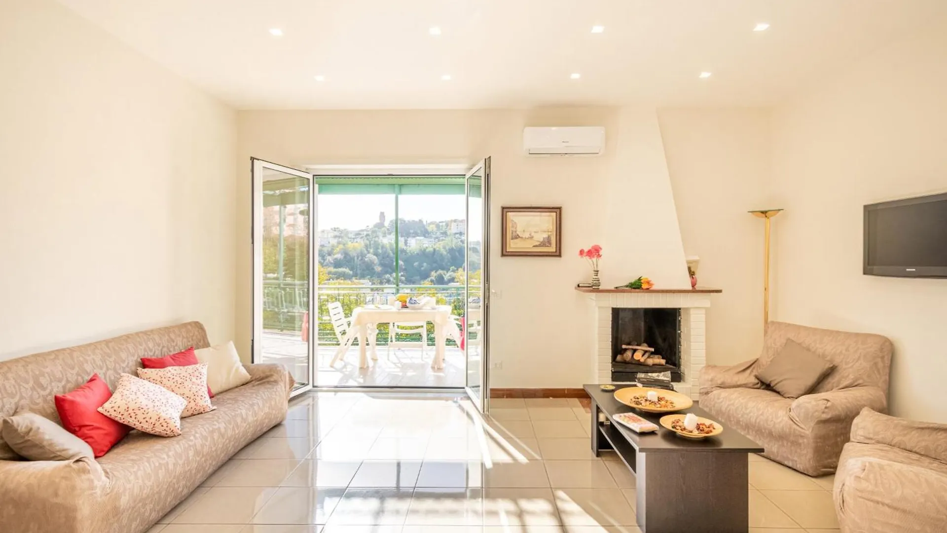 Bright Apartment Private Parking Naples - Happy Rentals 0*,  Olaszország