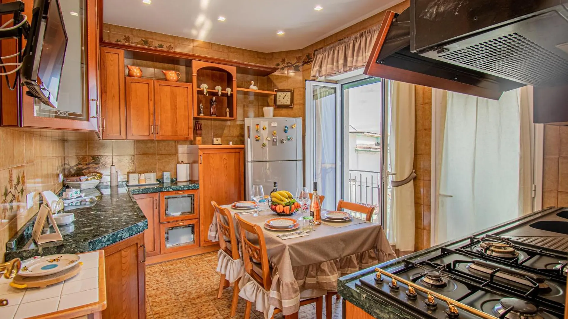 Bright Apartment Private Parking Naples - Happy Rentals