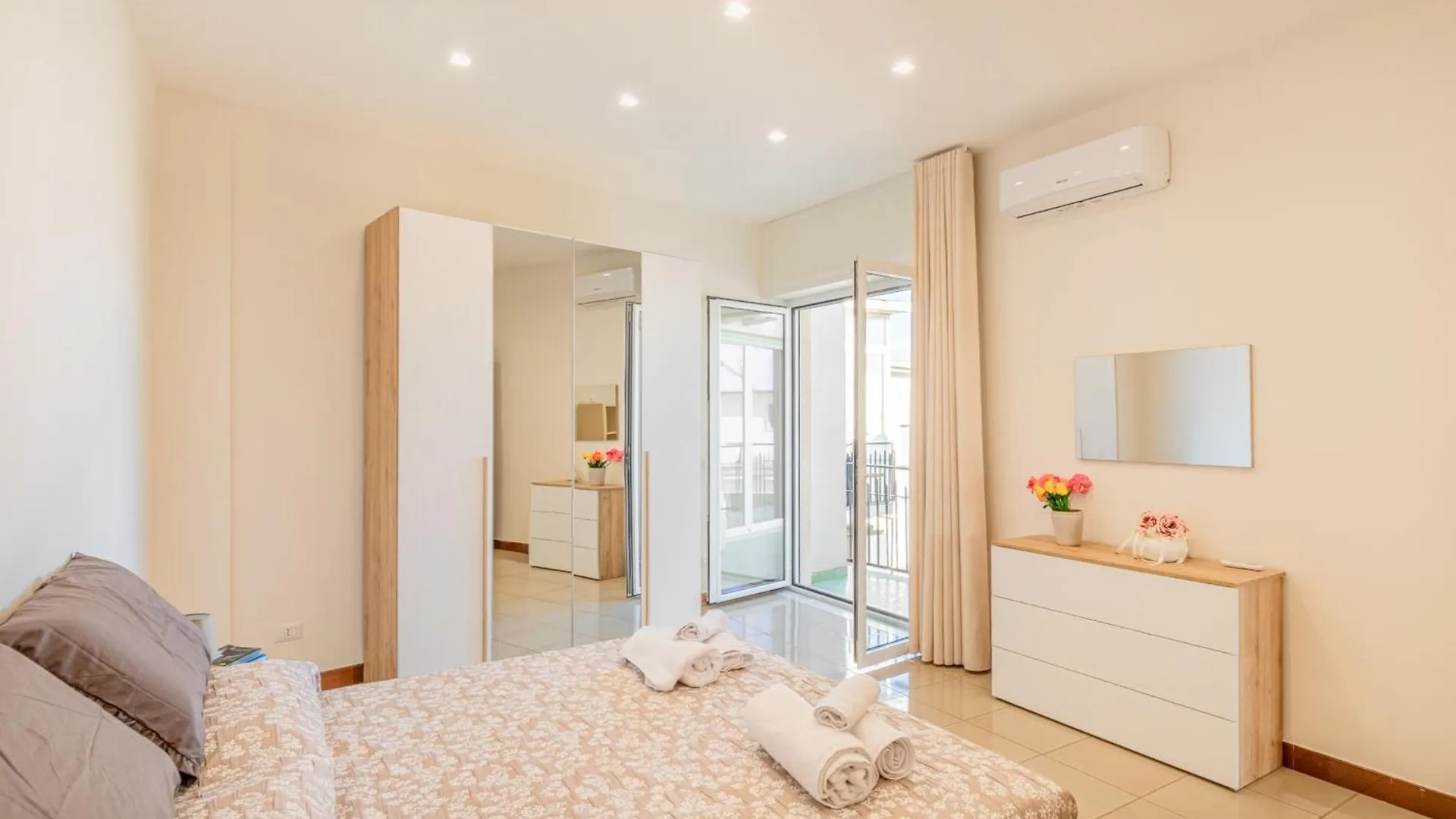 Bright Apartment Private Parking Naples - Happy Rentals